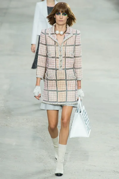 Look 8